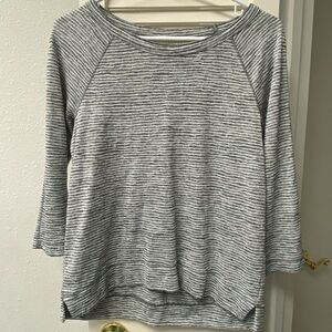 🩶Loft • gray & white top • XS